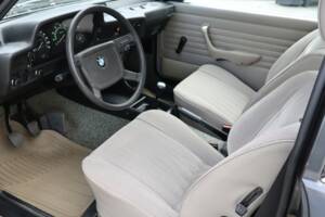 Image 33/50 of BMW 323i (1980)