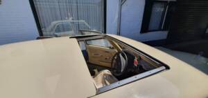 Image 2/12 of Mercedes-Benz 200 (1982)
