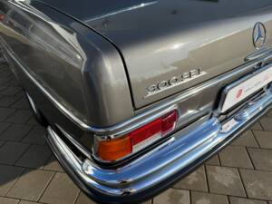 Image 28/32 of Mercedes-Benz 300 SEL 6.3 (1970)