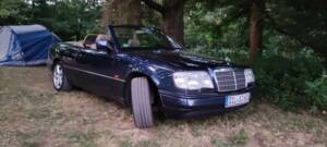 Image 13/22 of Mercedes-Benz E 220 (1996)