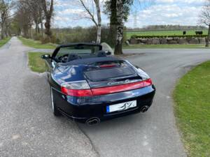 Image 6/17 of Porsche 911 Carrera 4S (2004)