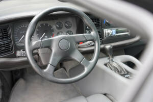 Image 27/50 of Jaguar XJ 220 (1993)
