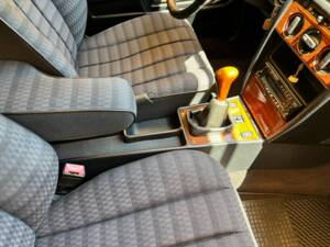 Bild 24/37 von Mercedes-Benz 190 E 2.0 (1991)