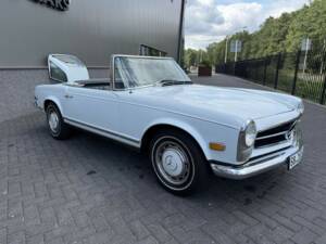Image 16/50 of Mercedes-Benz 280 SL (1968)
