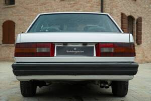 Image 8/50 de Volvo 780 Bertone 2.4 TD (1987)
