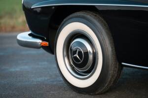 Image 5/22 of Mercedes-Benz 190 SL (1963)