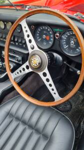 Image 7/9 of Jaguar E-Type (1969)