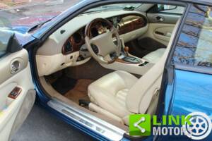 Image 8/16 of Jaguar XK8 4.0 (1997)