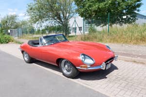 Image 2/80 of Jaguar E-Type 4.2 (1966)