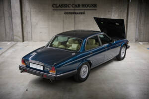 Imagen 98/99 de Daimler Double Six (1993)