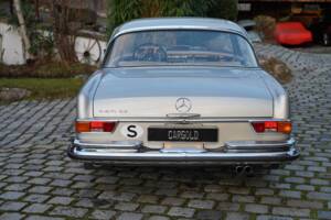Image 3/14 de Mercedes-Benz 280 SE (1969)
