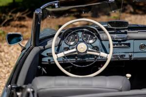 Image 31/56 of Mercedes-Benz 190 SL (1956)