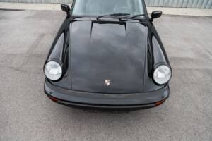 Image 15/108 de Porsche 911 Carrera 3.2 (1989)