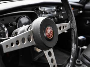 Bild 35/44 von MG MGB GT (1971)