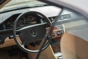 Afbeelding 27/63 van Mercedes-Benz 230 CE (1988)