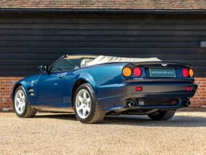 Imagen 3/50 de Aston Martin V8 Vantage Volante (2000)