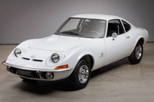Image 2/34 of Opel GT 1900 (1969)