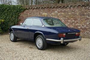 Image 2/7 de Alfa Romeo 2000 GTV (1974)