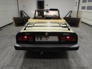 Image 13/15 of Alfa Romeo 1.6 Spider (1983)