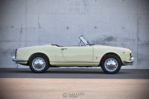 Image 2/49 of Alfa Romeo Giulia 1600 Spider (1964)