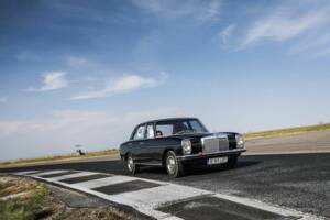 Image 5/8 de Mercedes-Benz 200 D (1970)
