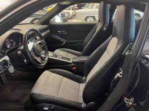 Image 8/10 de Porsche 911 Carrera (2017)