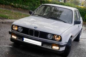 Immagine 3/8 di BMW 325i (1987)