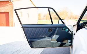 Image 18/36 of Porsche 911 Carrera 3.2 (1984)