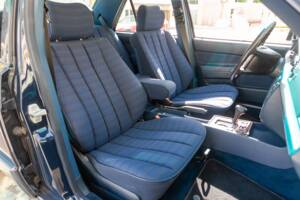 Bild 55/69 von Mercedes-Benz 190 E (1988)