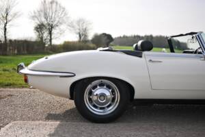 Image 28/39 of Jaguar E-Type V12 (1972)