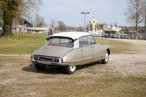 Image 7/28 of Citroën ID 19 (1966)