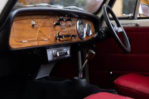 Image 11/50 of Triumph Herald 1200 (1967)