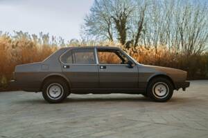 Image 12/50 of Alfa Romeo Alfetta Quadrifoglio Oro (1984)