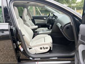 Imagen 2/4 de Audi S6 Avant 5.2 V10 quattro (2006)