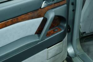Bild 37/50 von Mercedes-Benz 300 SE (1992)
