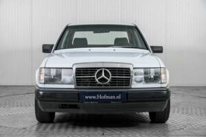 Image 17/50 of Mercedes-Benz 200 (1986)