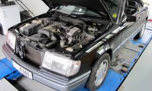 Image 10/171 of Mercedes-Benz E 220 (1994)