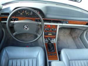 Imagen 9/16 de Mercedes-Benz 300 SE (1987)
