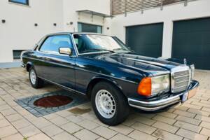 Bild 2/99 von Mercedes-Benz 230 CE (1983)