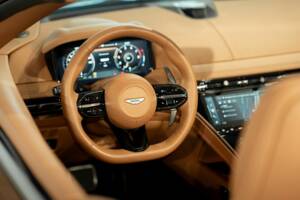 Bild 39/51 von Aston Martin DB12 Volante (2024)