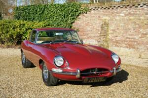 Image 10/50 de Jaguar E-Type (1968)
