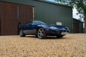 Image 29/50 of Jaguar XKR (2000)