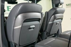 Image 42/50 de Mercedes-Benz V 300 d (2025)