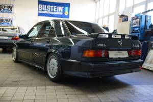 Image 8/38 of Mercedes-Benz 190 E 2.5-16 (1992)