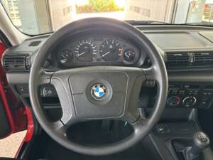 Image 14/21 of BMW 316i Compact (1994)