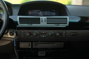 Image 39/50 de BMW 745Li (2001)