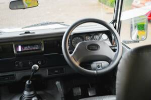 Image 34/41 of Land Rover Defender 90 "50th Anniversary" (1999)