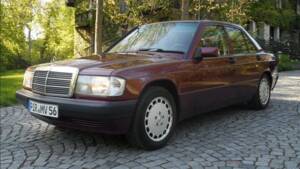 Image 1/137 of Mercedes-Benz 190 E 1.8 Avantgarde &quot;Rosso&quot; (1992)