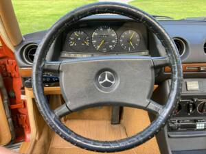 Bild 28/50 von Mercedes-Benz 240 D (1983)