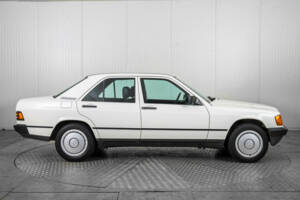 Image 9/50 of Mercedes-Benz 190 D (1985)